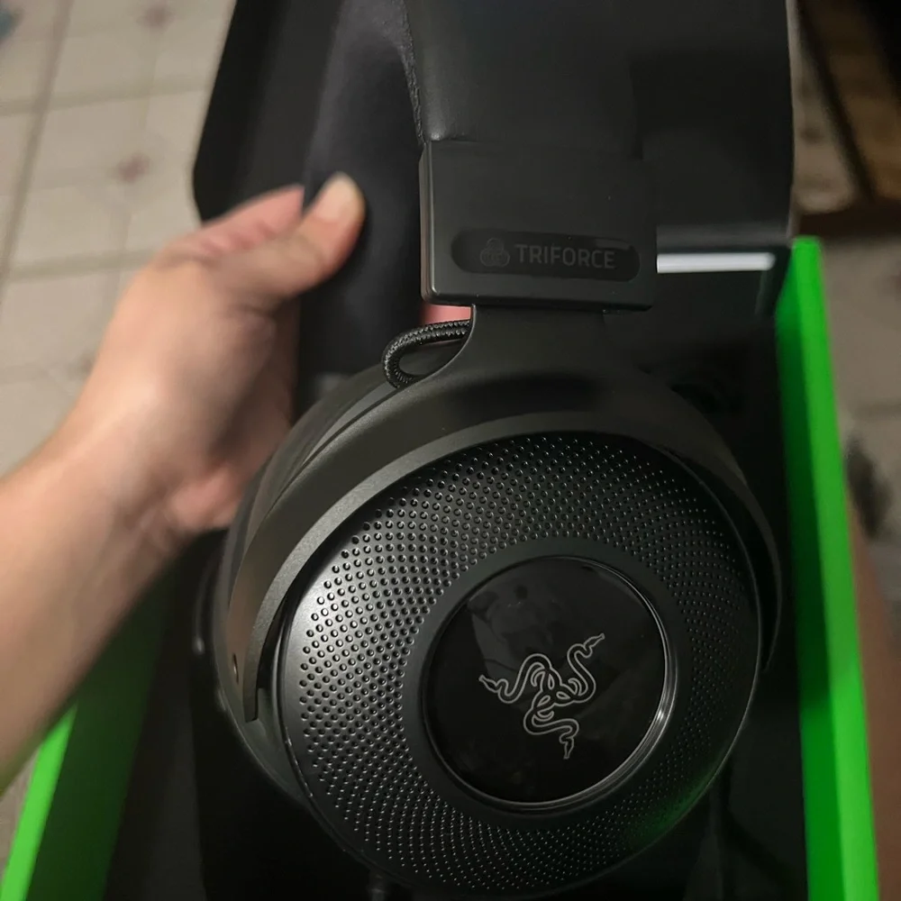 Razer KRAKEN V3 wired USB gaming headset with Razer chroma RGB